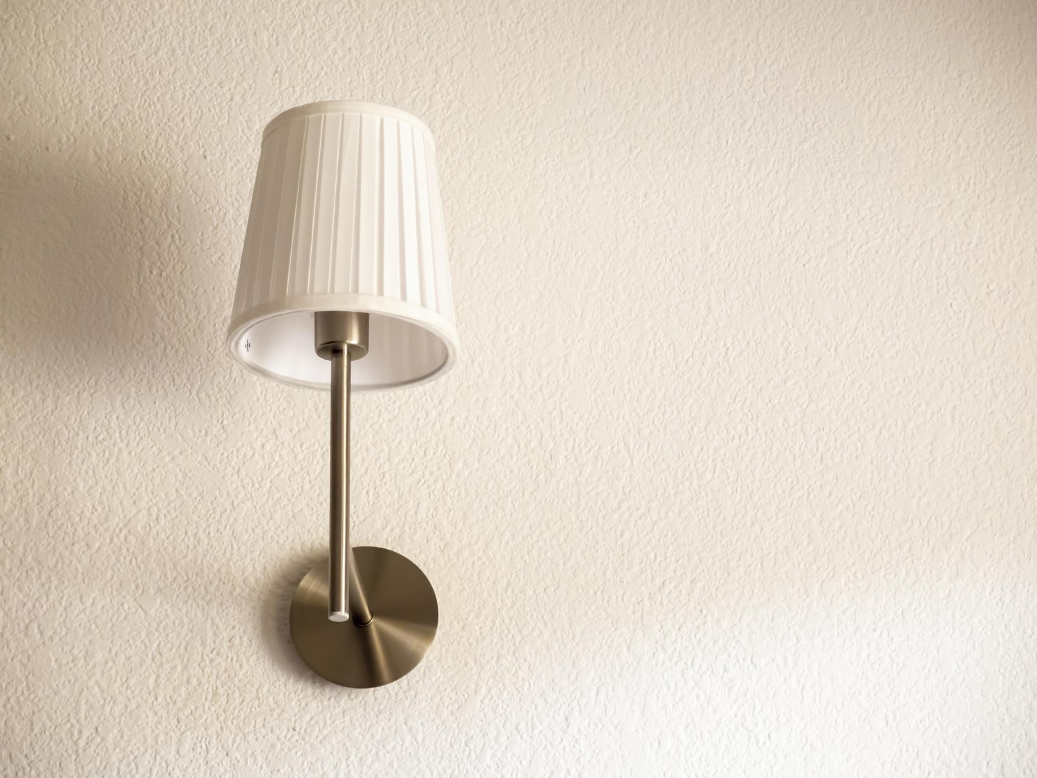 Vintage salon – jakie lampy stworzą klimat?