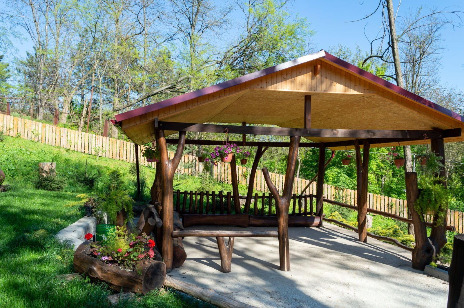 Jak przygotować podłoże pod altanę ogrodową?