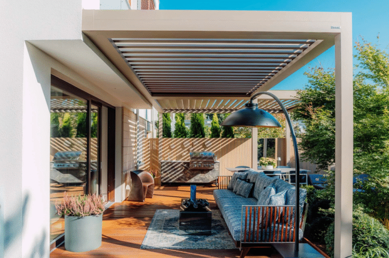 Jak zadaszenie ogrodowe poprawia komfort życia codziennego?