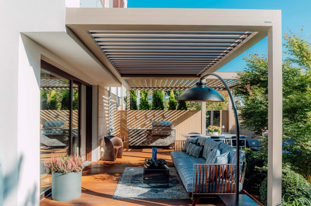Jak zadaszenie ogrodowe poprawia komfort życia codziennego?